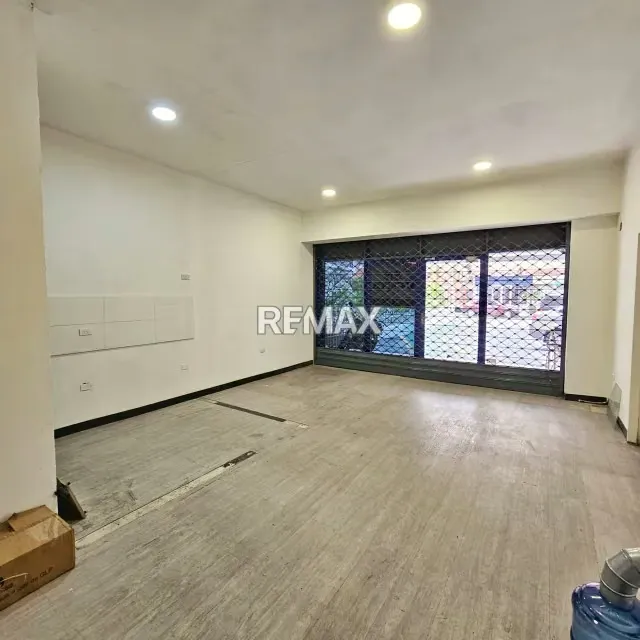 Venta Local Comercial en Los Palos Grandes - 11