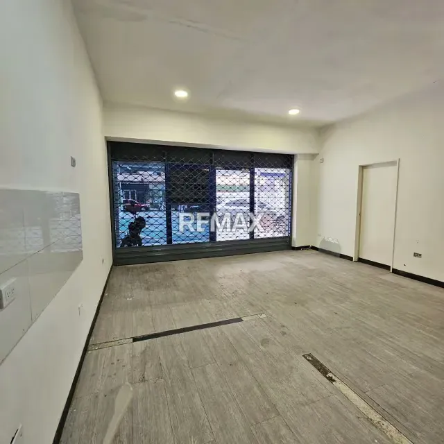 Venta Local Comercial en Los Palos Grandes - 13
