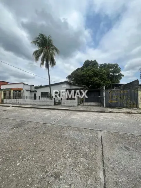 CASA CON TERRENO EN VENTA. SECTOR CENTRO ACARIGUA ESTADO PORTUGUESA. - 20