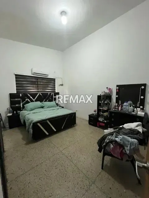 CASA CON TERRENO EN VENTA. SECTOR CENTRO ACARIGUA ESTADO PORTUGUESA. - 2
