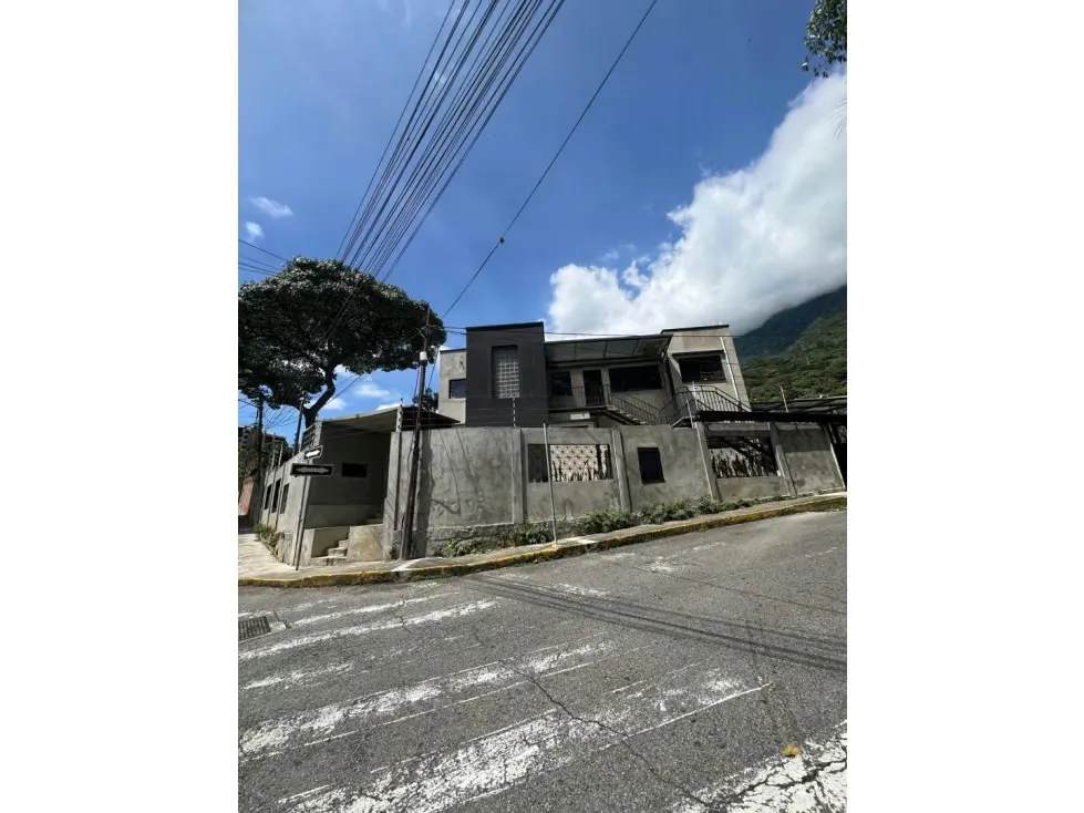 Vendo casa 384m2 4h/3b/4p Los Palos Grandes 3526