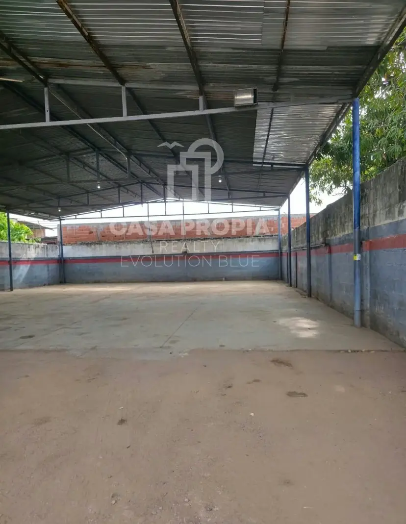 CASA COMERCIAL CON GALPÓN