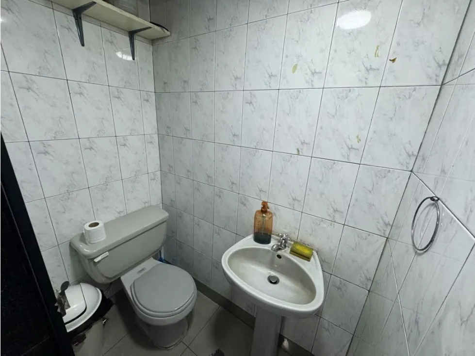 VENDO LOCAL 1090m2 3B AV,BARALT - 15