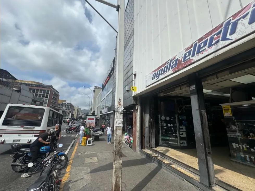VENDO LOCAL 1090m2 3B AV,BARALT - 3