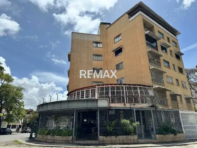 Excelente local comercial y fondo de comercio en venta en Los Chaguaramos