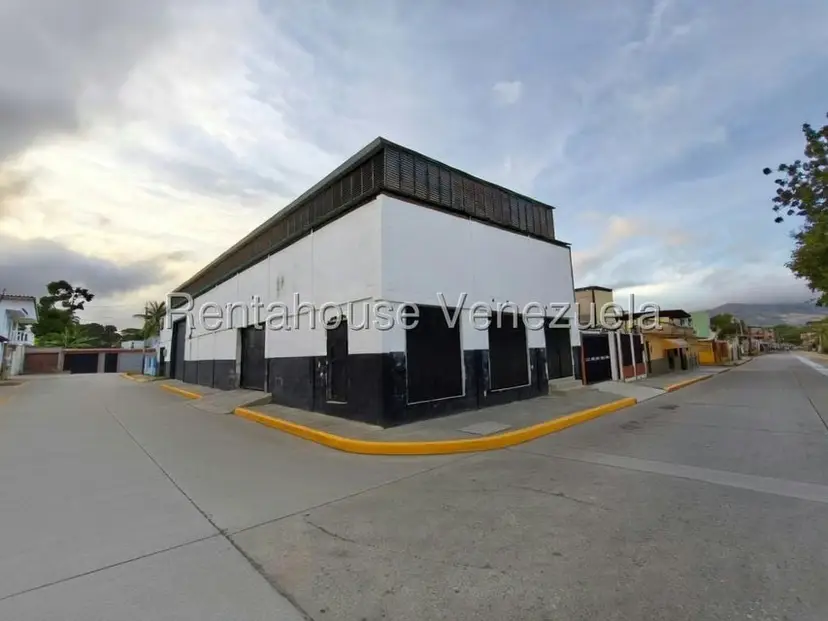 Comercial (Galpon - Deposito) en Venta en Bolivar, Aragua