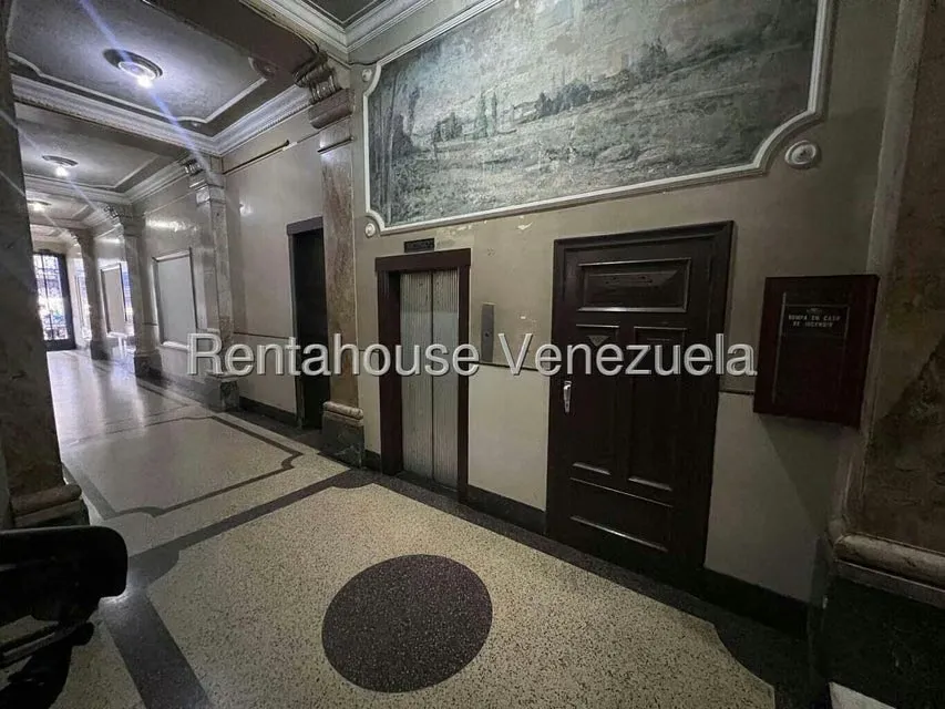Apartamento (1 Nivel) en Venta en Parroquia Catedral, Distrito Metropolitano - 2