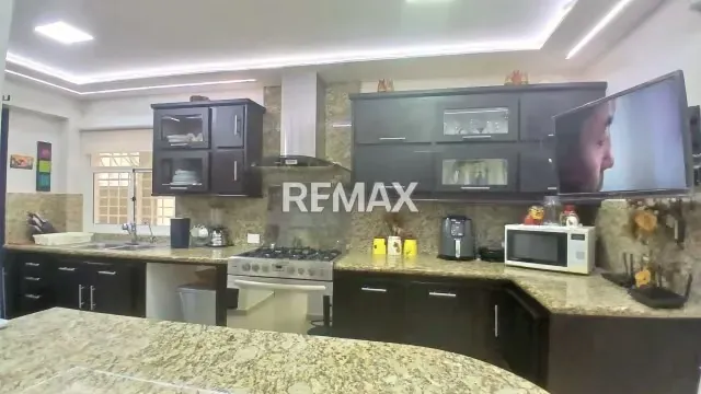 Casa en Venta Sector Juana de Ávila cerca de la clínica IZOT, Maracaibo, Zulia, VEN - 4