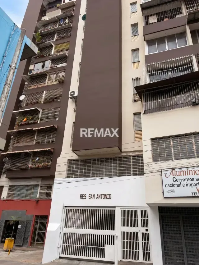 Amplio Pent-House de 4 Habitaciones en Venta, Piso 8, San Juan