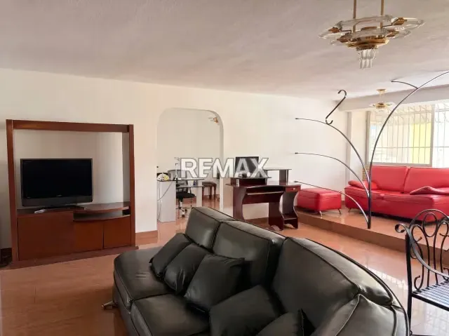 Amplio Pent-House de 4 Habitaciones en Venta, Piso 8, San Juan - 13