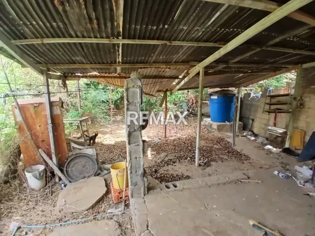 Se Vende Terreno con Bienhechurias en excelente ubicación Coro Edo Falcón - 12
