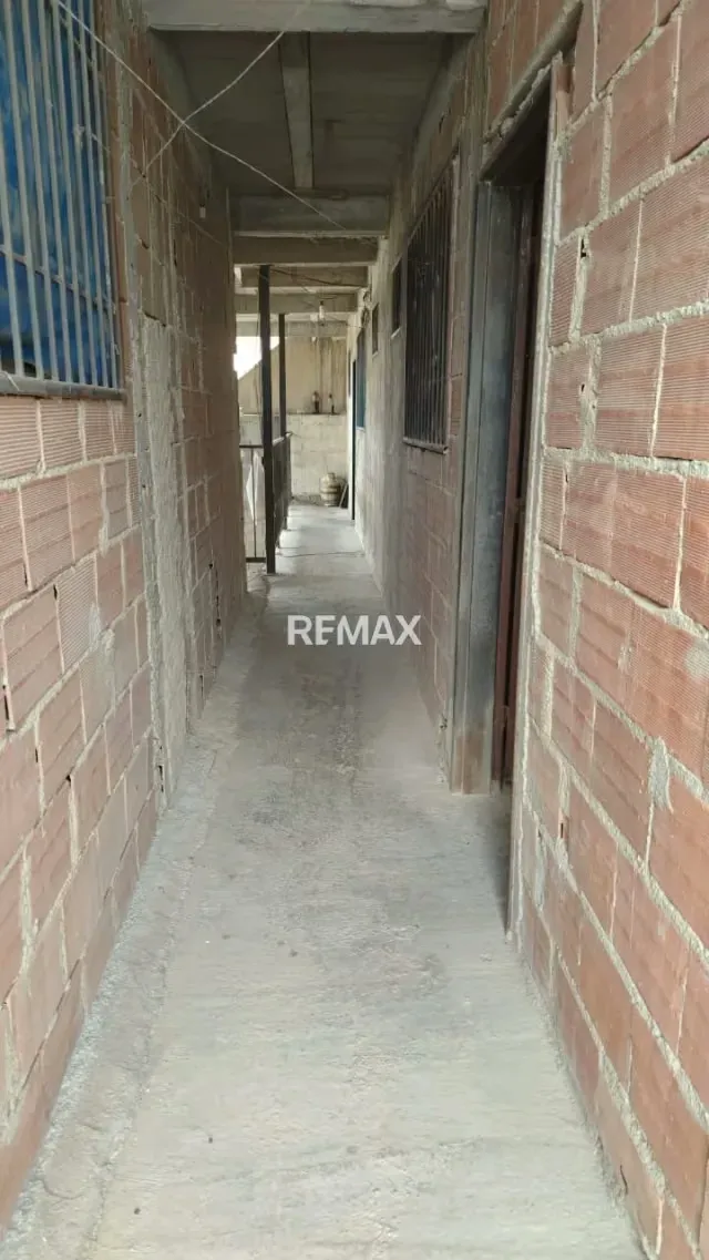 Se ofrece en venta piso residencial con tres apartamentos, en la zona norte de Barquisimeto, en el Sector Sabana Grande - 5