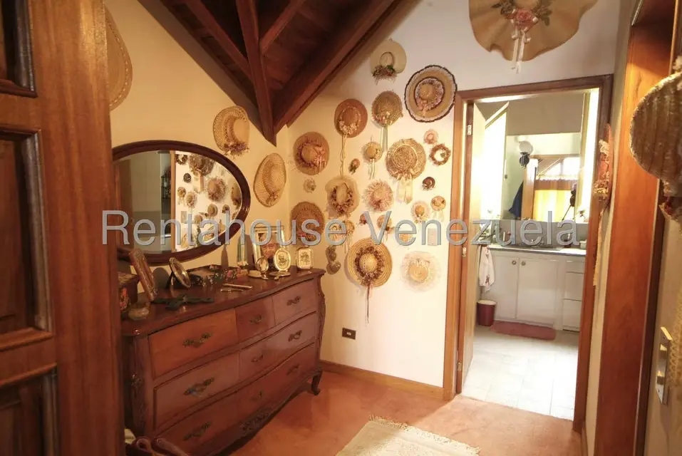 Casa (Multipes Niveles) en Venta en La Colonia Tovar, Aragua - 11