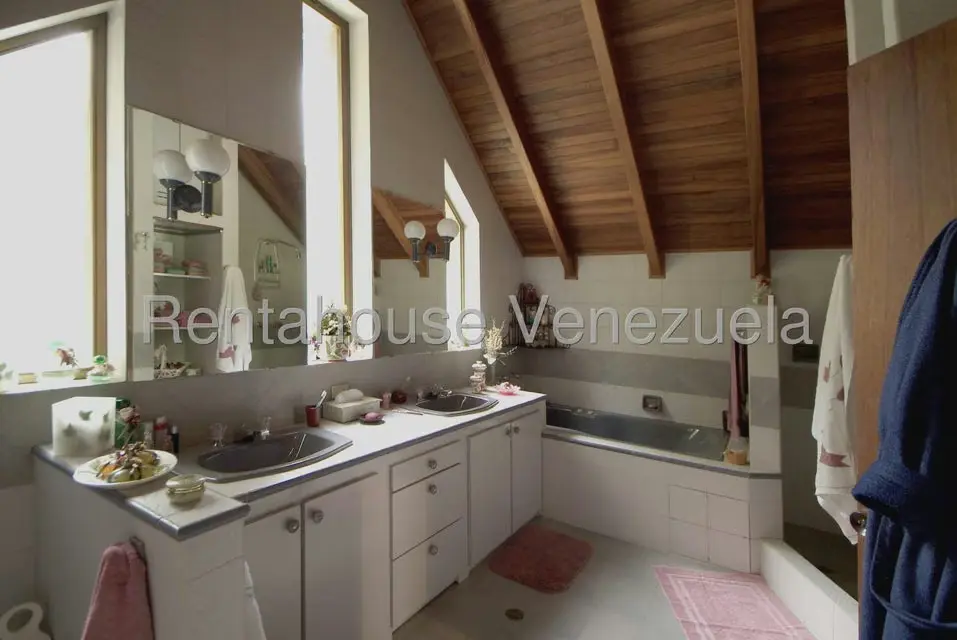 Casa (Multipes Niveles) en Venta en La Colonia Tovar, Aragua - 16