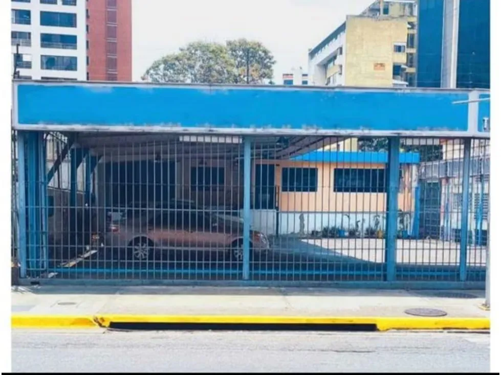 Se vende Concesionario en La Av. Libertador - 2