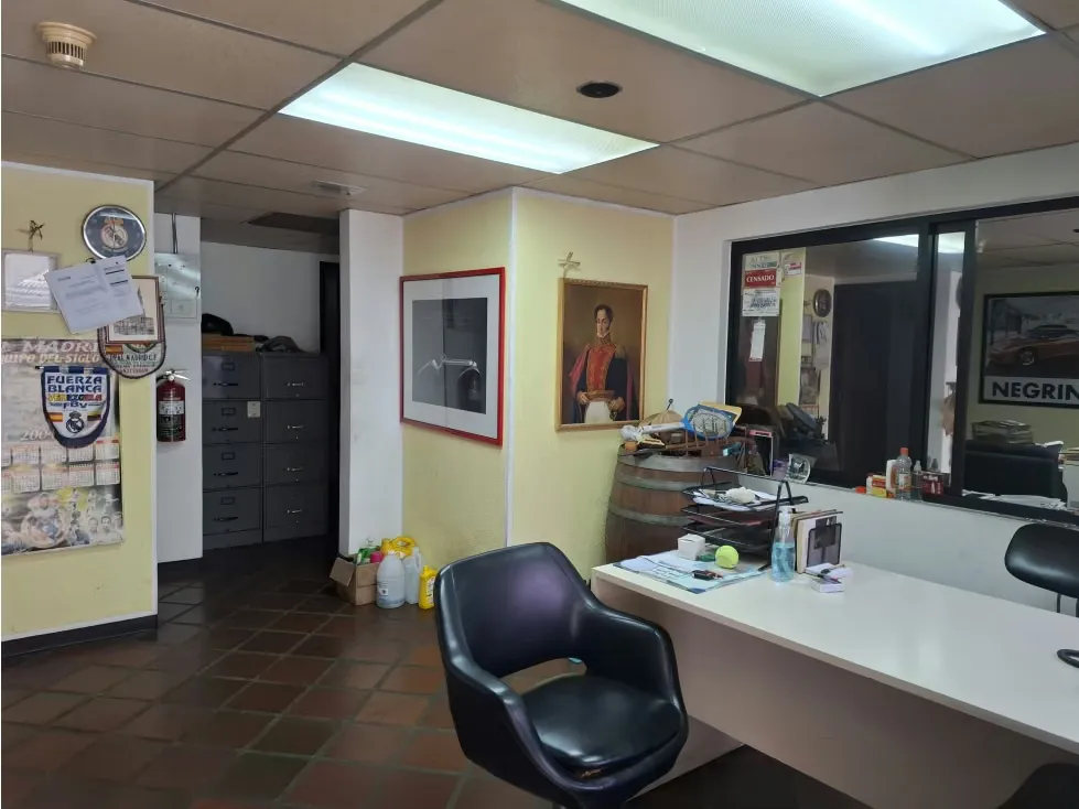 Se vende Concesionario en La Av. Libertador - 8