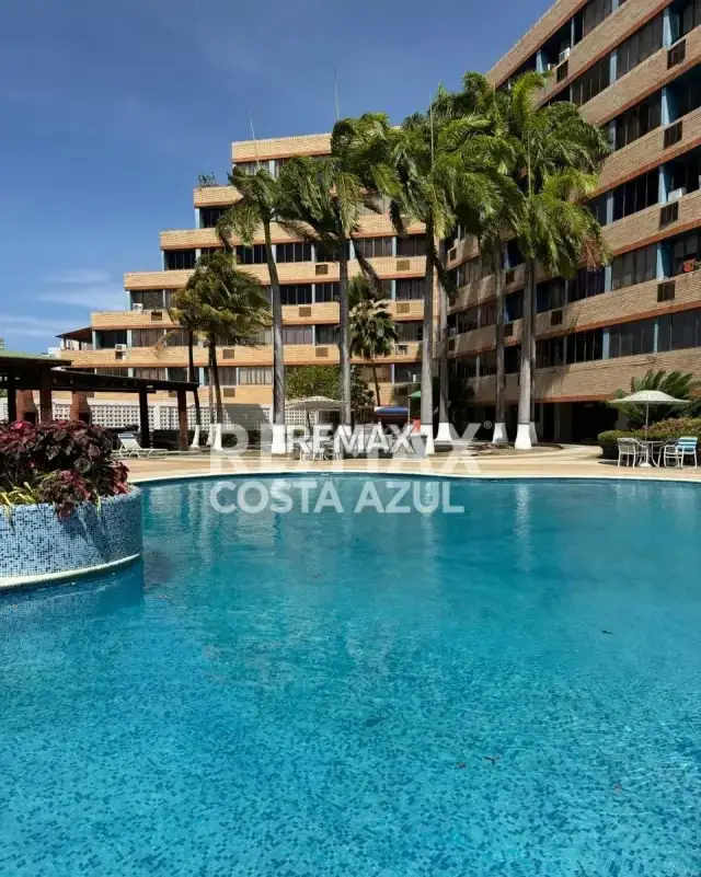 Descubre este impecable apartamento en el Edificio Punta Brava, comercializado por Costa Azul.
