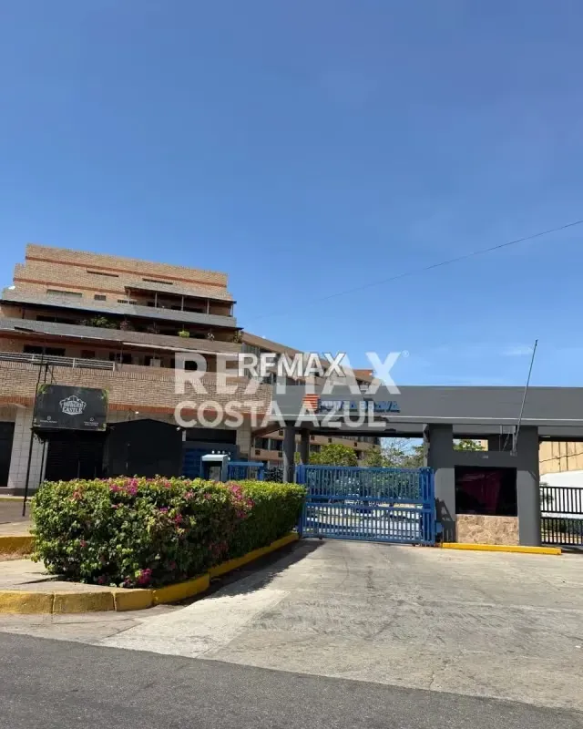 Descubre este impecable apartamento en el Edificio Punta Brava, comercializado por Costa Azul. - 2