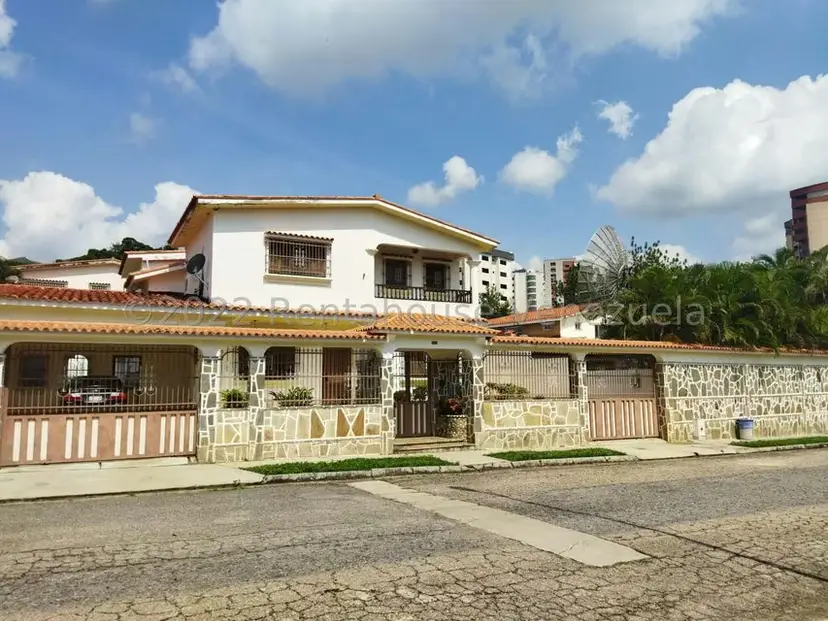 Casa (Duplex) en Venta en Valles de Camoruco, Carabobo