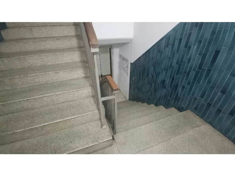 Vendo/alquilo edificio 3.200m2 Zona industrial La Trinidad 0733 - 15