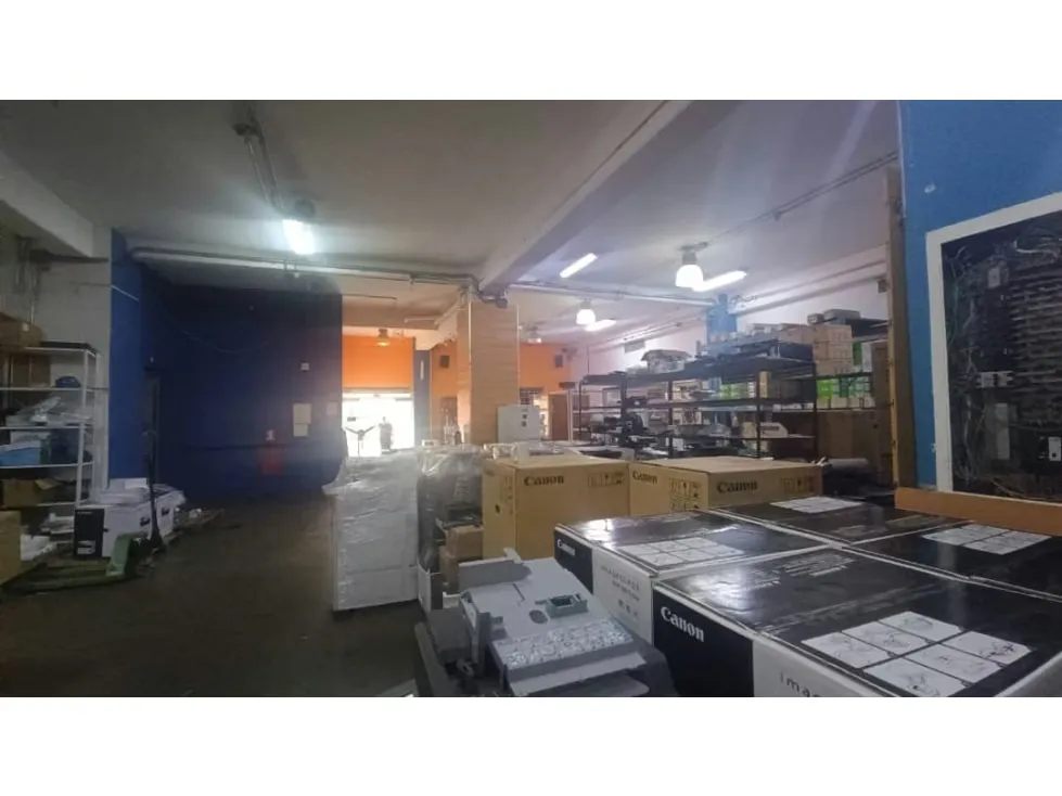 Vendo/alquilo edificio 3.200m2 Zona industrial La Trinidad 0733 - 20