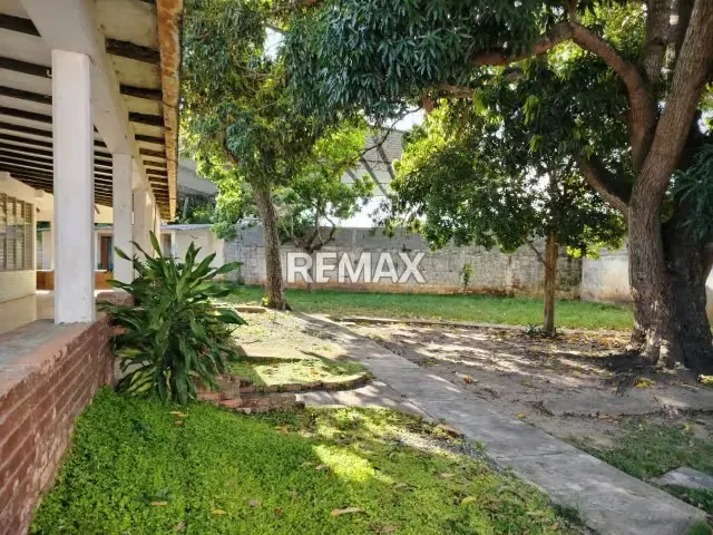 vendo Amplia Propiedad Multifuncional de 1.787 m² en Zanjón Colorado - 14
