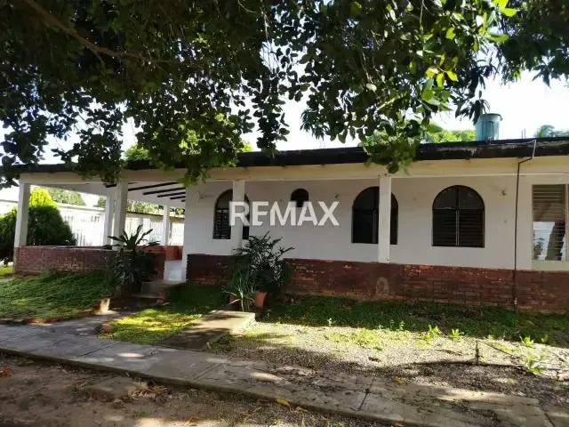 vendo Amplia Propiedad Multifuncional de 1.787 m² en Zanjón Colorado - 17