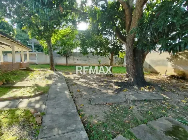 vendo Amplia Propiedad Multifuncional de 1.787 m² en Zanjón Colorado - 19