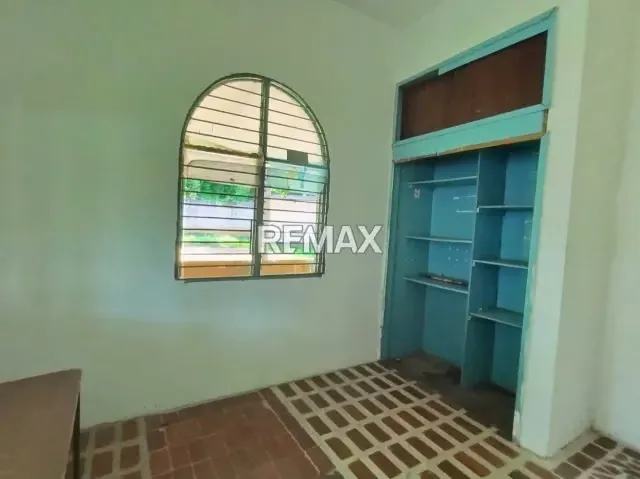 vendo Amplia Propiedad Multifuncional de 1.787 m² en Zanjón Colorado - 10