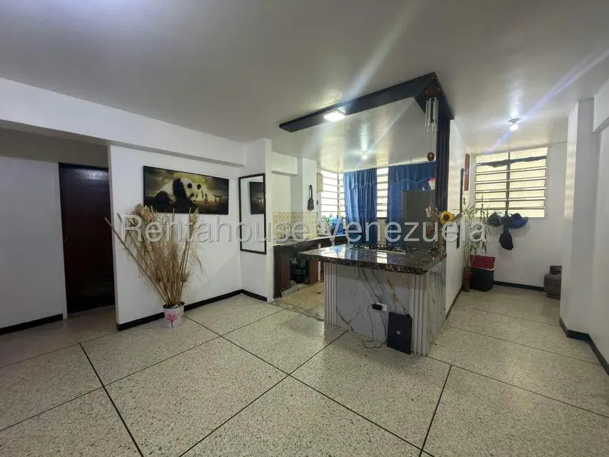 Apartamento (1 Nivel) en Venta en Los Teques, Miranda - 2