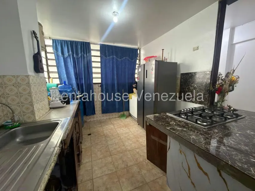 Apartamento (1 Nivel) en Venta en Los Teques, Miranda - 2