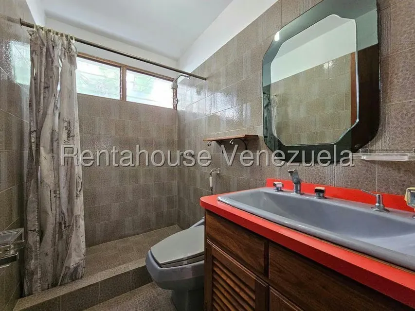 Casa (Duplex) en Venta en Lomas de La Lagunita, Distrito Metropolitano - 35