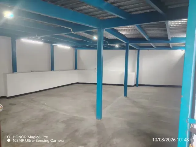 local comercial y deposito acceso para carga.amplio espacio. - 2