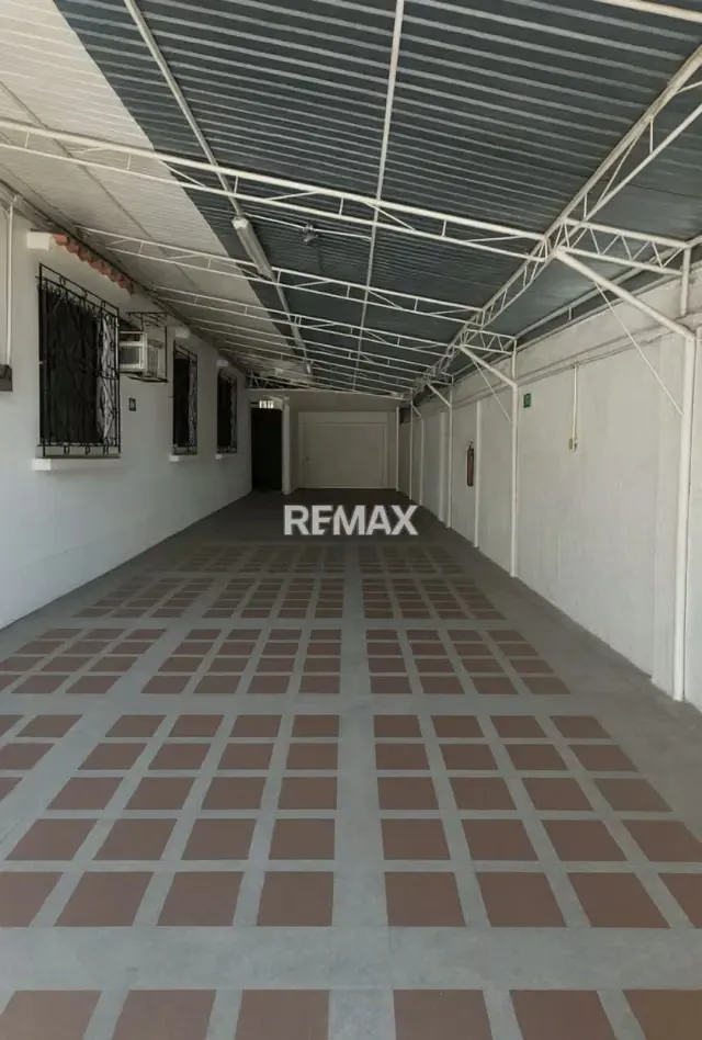 Vendo Casa Quinta en Sector Santa María, calle 71 con Av. 26. Diagonal al Colegio Martin Luther King - 12