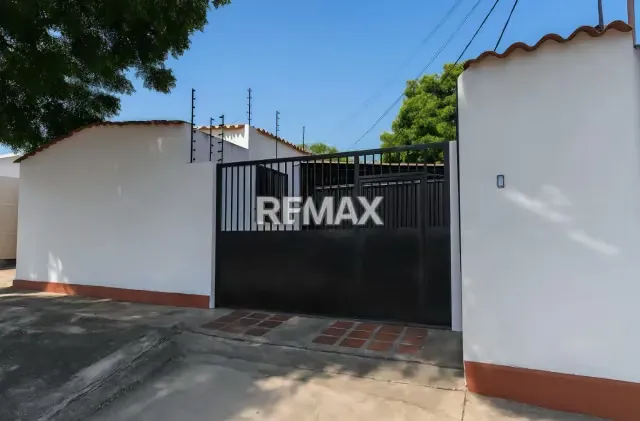 Vendo Casa Quinta en Sector Santa María, calle 71 con Av. 26. Diagonal al Colegio Martin Luther King - 15
