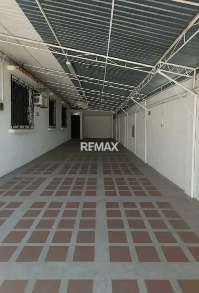 Vendo Casa Quinta en Sector Santa María, calle 71 con Av. 26. Diagonal al Colegio Martin Luther King - 2