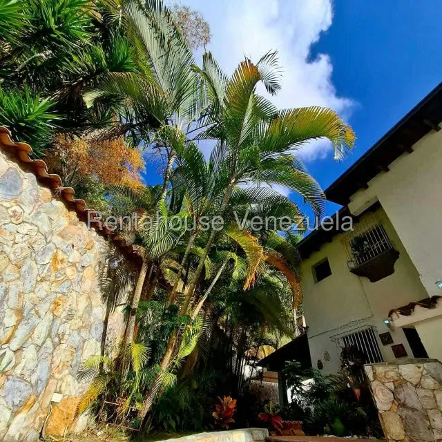 Casa (Duplex) en Venta en Lomas de Prados del Este, Distrito Metropolitano