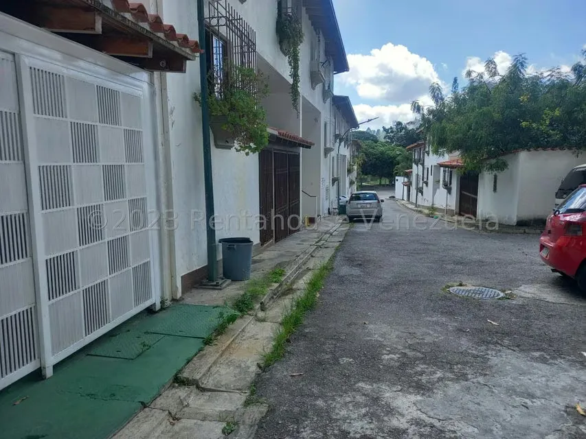 Casa (Duplex) en Venta en Lomas de Prados del Este, Distrito Metropolitano - 19
