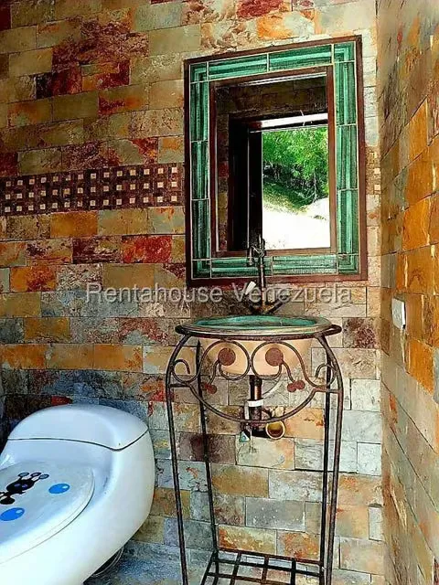 Casa (Duplex) en Venta en Lomas de Prados del Este, Distrito Metropolitano - 24
