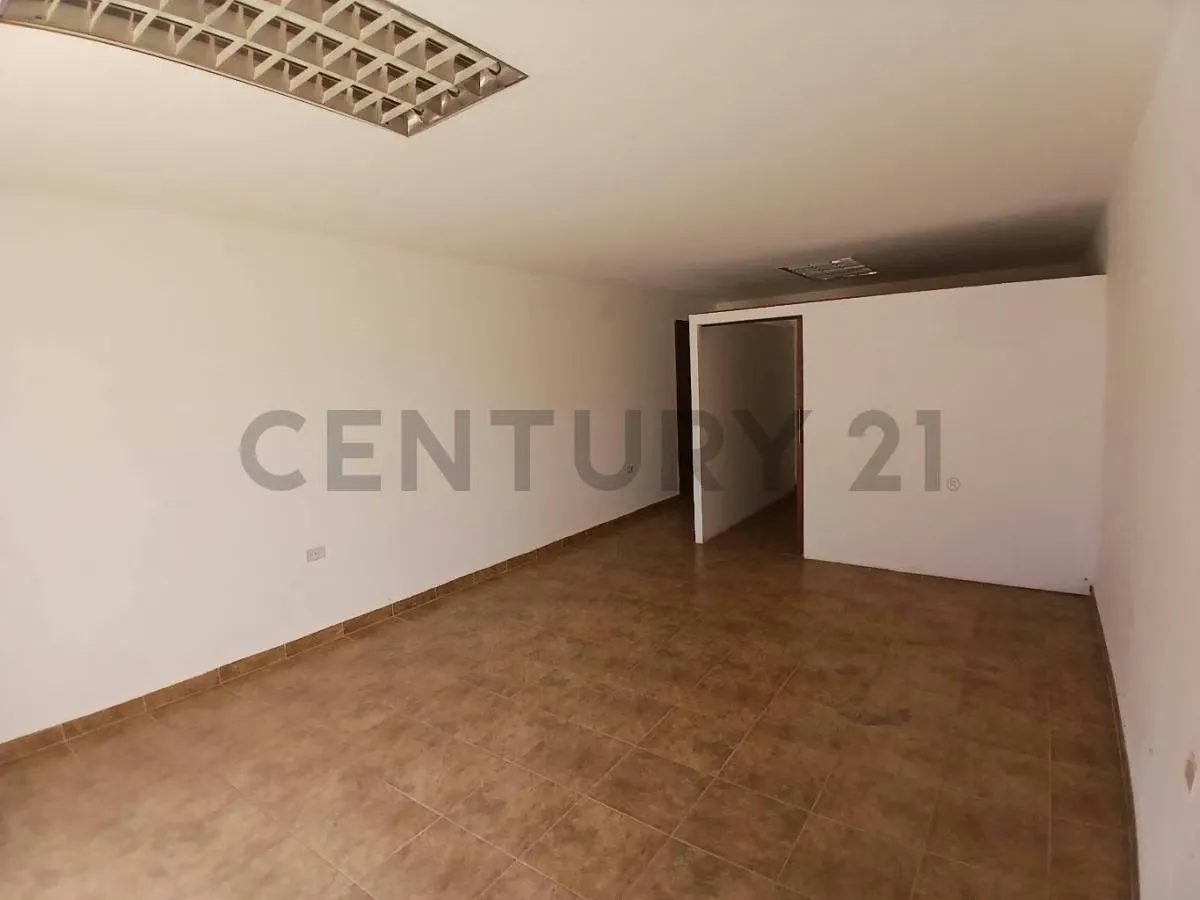 Local Comercial y Depósito en Porlamar muy cerca de la Av. Llano Adentro - 9