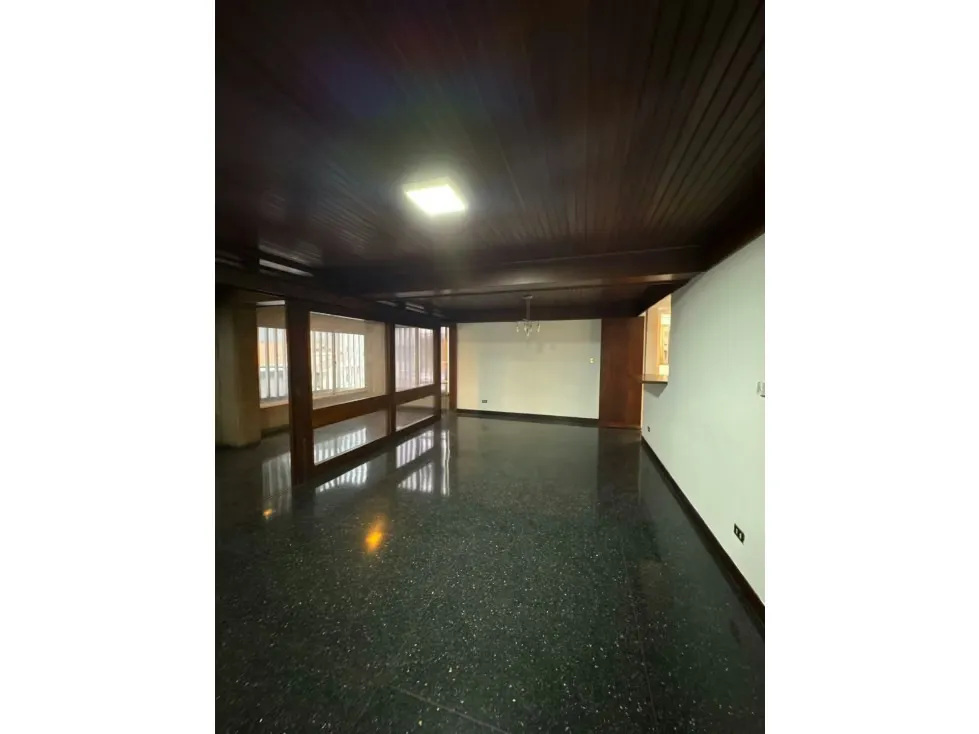 Edificio, Las Mercedes, Mun. Baruta. - 12