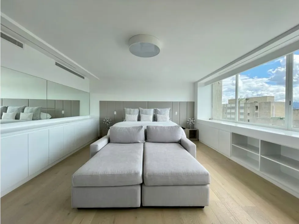 Se vende PH en Altamira 512m² - 4h+s-4.5b+s/3pe - 9