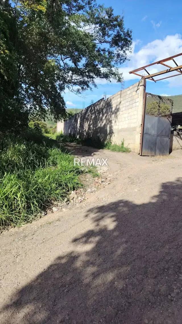 Terreno en Venta Parcela # 44 Ubicada en la Área urbana de Lobatera Municipio Lobatera Estado Tachira enta - 2