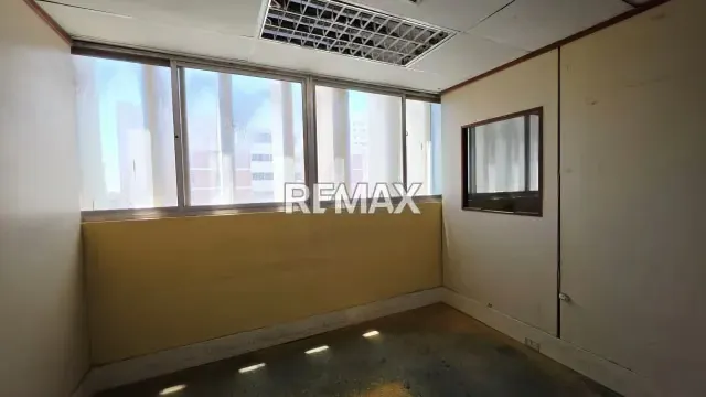 VENTA DE OFICINA EJECUTIVA C.C. MONTIELCO ZONA ESTE - 4