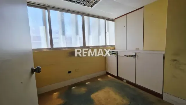 VENTA DE OFICINA EJECUTIVA C.C. MONTIELCO ZONA ESTE - 5