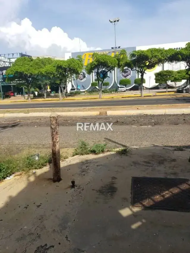 SE ALQUILA TERRENO URB LA CALIFORNIA.