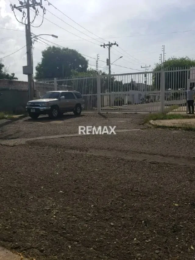 SE ALQUILA TERRENO URB LA CALIFORNIA. - 2