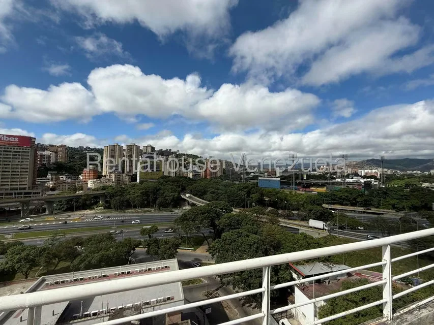 Apartamento (Duplex) en Venta en La Florida, Distrito Metropolitano - 24