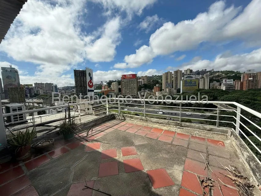 Apartamento (Duplex) en Venta en La Florida, Distrito Metropolitano - 25