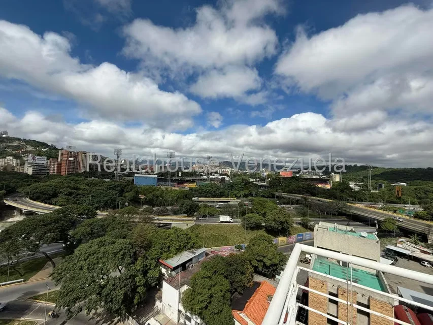 Apartamento (Duplex) en Venta en La Florida, Distrito Metropolitano - 26